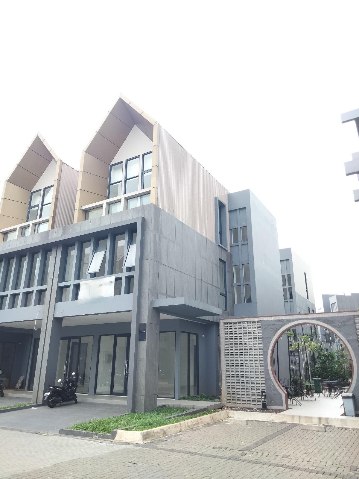 RUKO DELREY HOEK 3 Lantai Depan Plaza Delrey